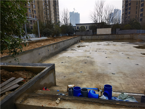 正在施工中的南昌中联象湖湾室外泳池